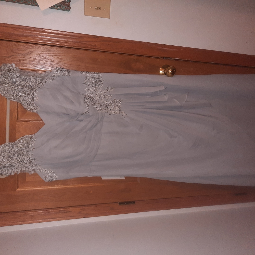 Elegant Gray Lace Evening Dress